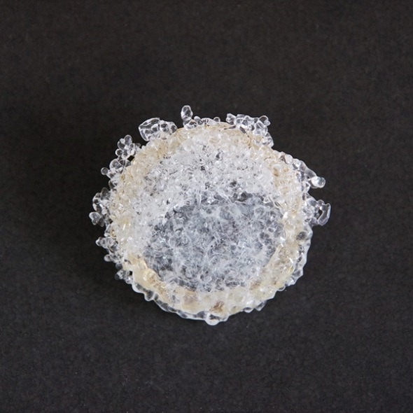 小国香織　ブローチ　雪解C