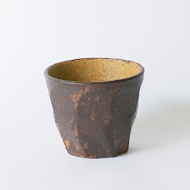 及川静香　鉄釉面取カップ　H8ｃｍ