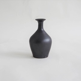 上國料正記　一輪挿し黒　Ｃ