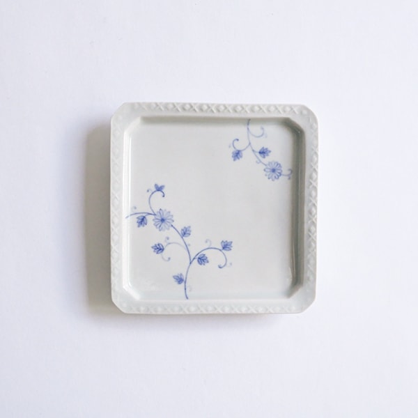 大井寛史・萌子　染付　唐草四角皿　13.5×13.5ｃｍ