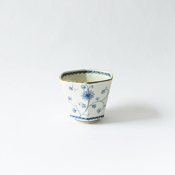 大井寛史・萌子　染付　六角花唐草杯　H6.5ｃｍ
