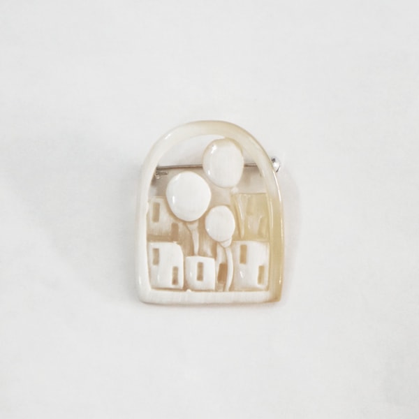 BISOU　赤い風船　ブローチ