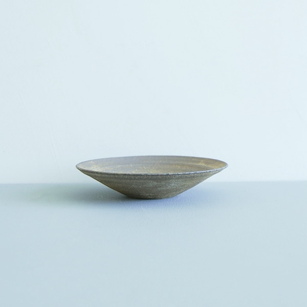 二階堂明弘　やきしめリム皿　小 （茶）　Φ16ｃｍ　Ｈ4ｃｍ（おまかせ）