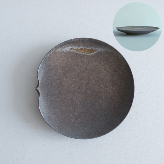 髙田志保　黒釉片口8寸皿　23×24cm