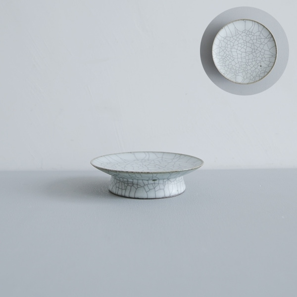 髙田志保　炭入り４寸足付皿　H3.5cm
