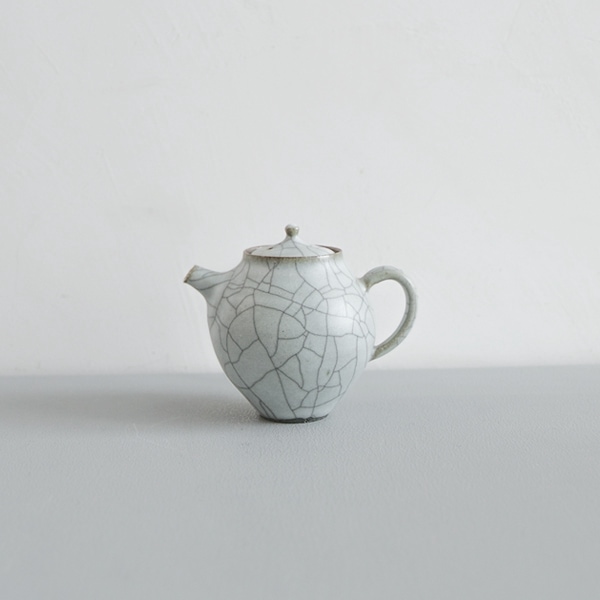 髙田志保　炭入りポット（小）　H8.5cm