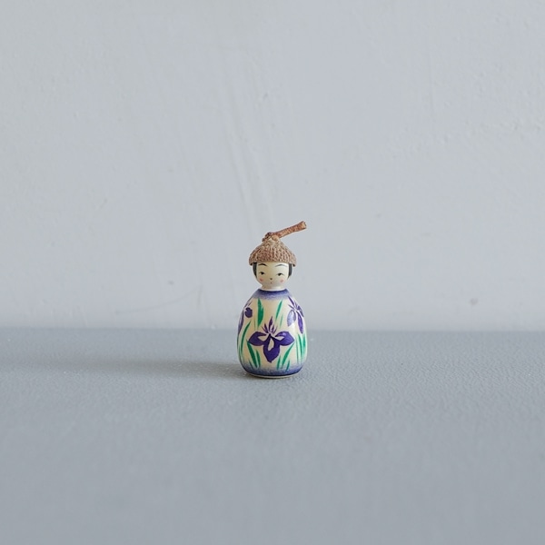 どんぐりこけし　アヤメ　身長3ｃｍ