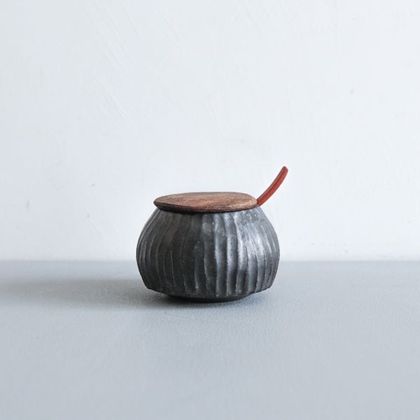 馬場勝文　黒釉木の蓋しのぎシュガーポット　丸　（匙付き）　No.A
