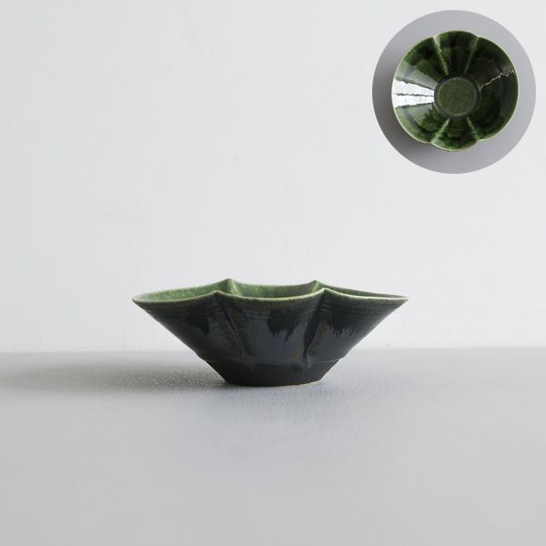 黒木泰等　織部二方弁角底小鉢　12.5×13cm　H4.5cm　