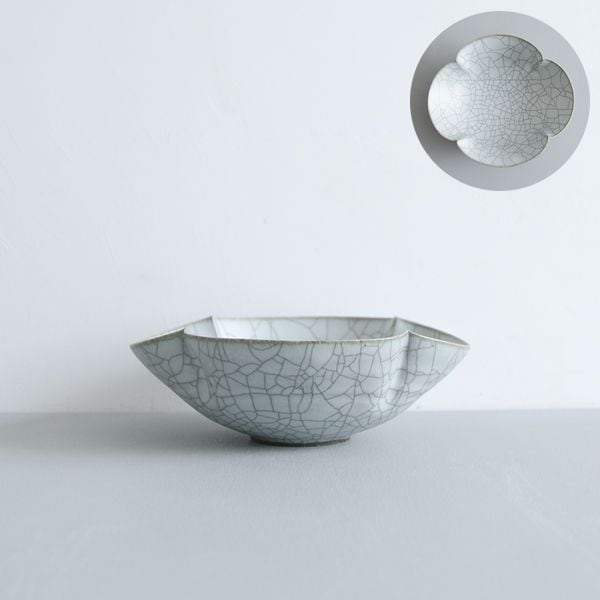 髙田志保　炭入り木瓜中鉢　16.5cm×18cm　H6cm