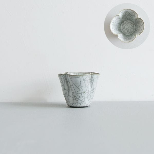 髙田志保　炭入り角4弁豆鉢　7cm×7cm　H5.5cm