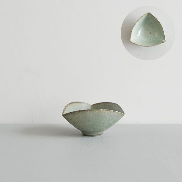髙田志保　灰釉3角豆鉢　8cm×8cm　H4cm