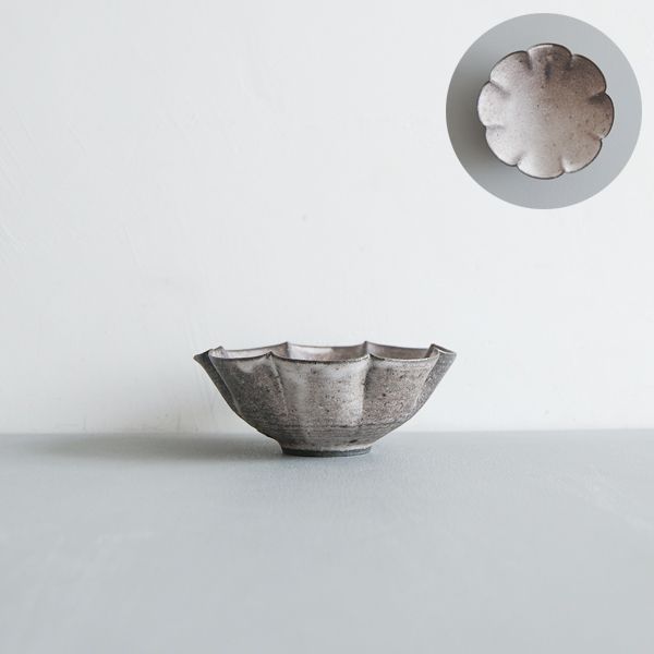 髙田志保　チタン釉８弁小鉢　φ12.5　H5cm