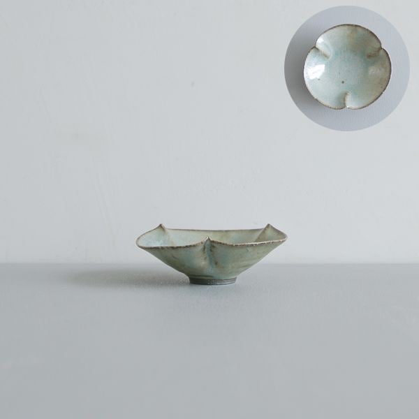 髙田志保　灰釉3弁豆鉢　8cm×8.5cm　H3cm