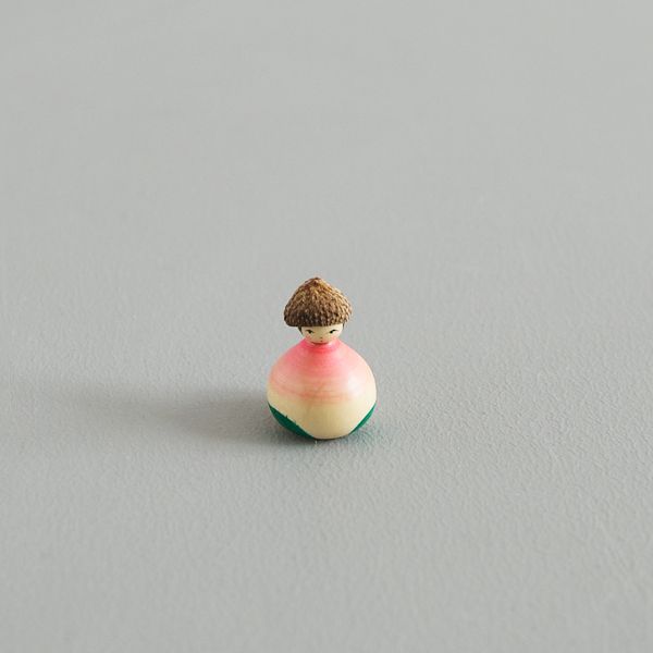 どんぐりこけし　桃　No.MC　身長2ｃｍ