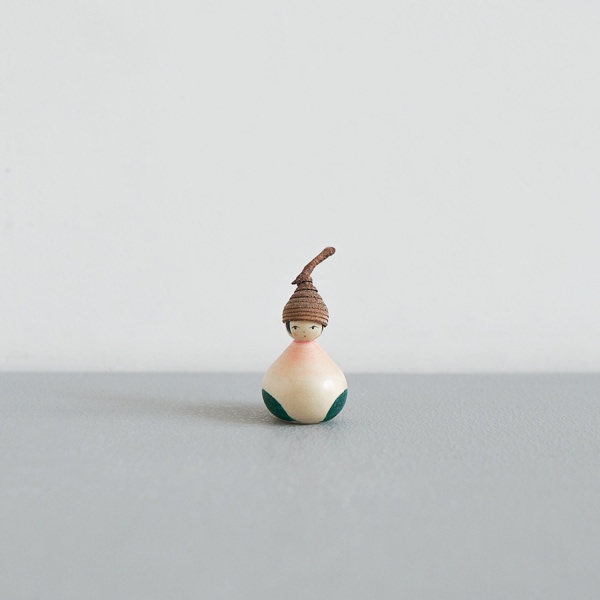 どんぐりこけし　桃　No.MK　身長2.5ｃｍ