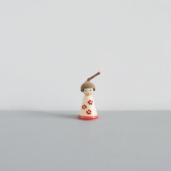 どんぐりこけし　花　No.HN-F　身長2.5ｃｍ