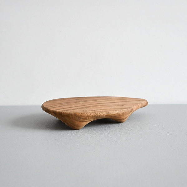 安彦年朗　逆さ四脚台M　10×17cm　H3cm