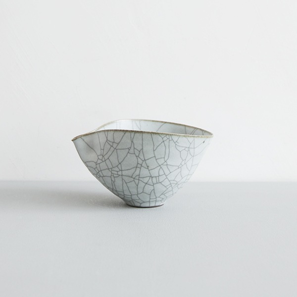 髙田志保　炭入り片口　11×15cm　H8.5cm