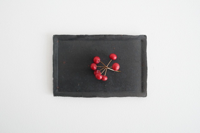 日高伸治　炭化板皿　S