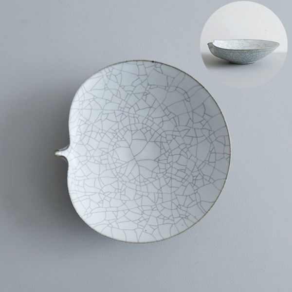 髙田志保　炭入り楕円鉢　21×21.5cm　H6cm