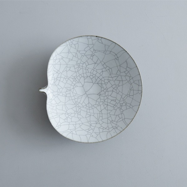 髙田志保　炭入り楕円鉢　21×21.5cm　H6cm