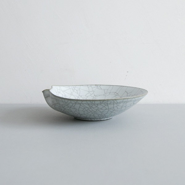 髙田志保　炭入り楕円鉢　21×21.5cm　H6cm