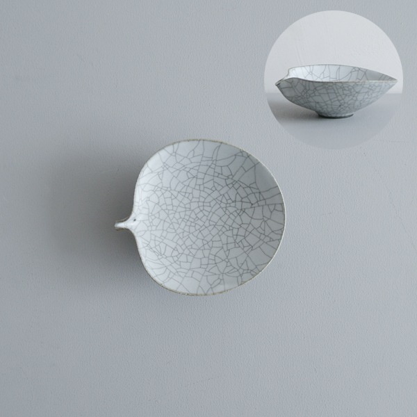 髙田志保　炭入り片口小鉢　11.5×13cm