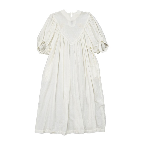 the last flower of the afternoon｜うすれかけた記憶　Embroidered yoke dress［White（白）］