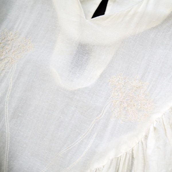 the last flower of the afternoon｜うすれかけた記憶　Embroidered yoke dress［White（白）］