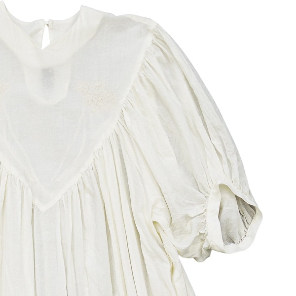 the last flower of the afternoon｜うすれかけた記憶　Embroidered yoke dress［White（白）］