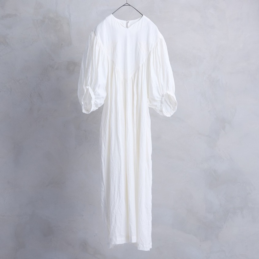 the last flower of the afternoon｜うすれかけた記憶　Embroidered yoke dress［White（白）］