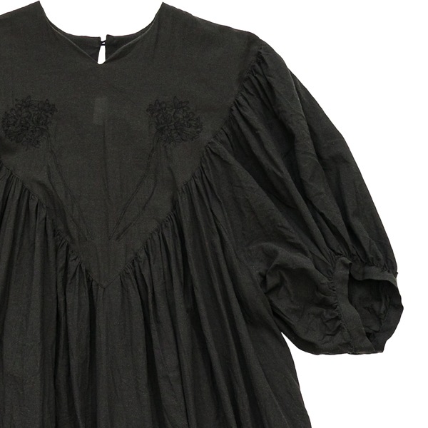 the last flower of the afternoon｜うすれかけた記憶　Embroidered yoke dress［Black（黒）］
