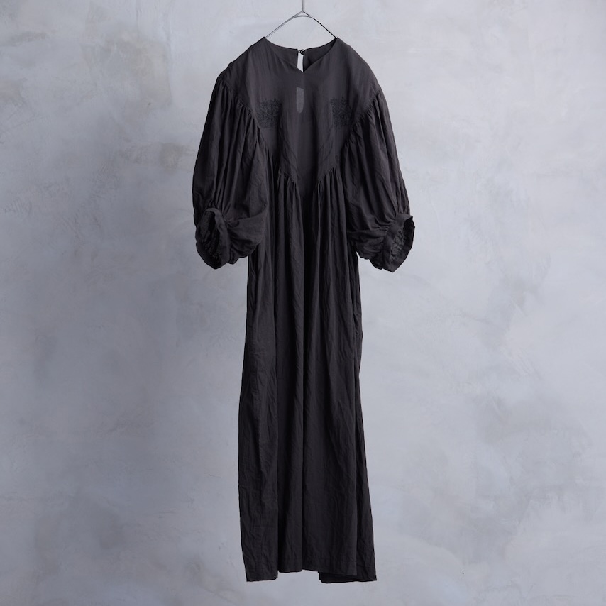 the last flower of the afternoon｜うすれかけた記憶　Embroidered yoke dress［Black（黒）］