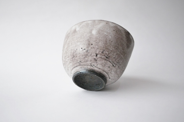 _田志保　チタン釉楕円湯呑　H7cm