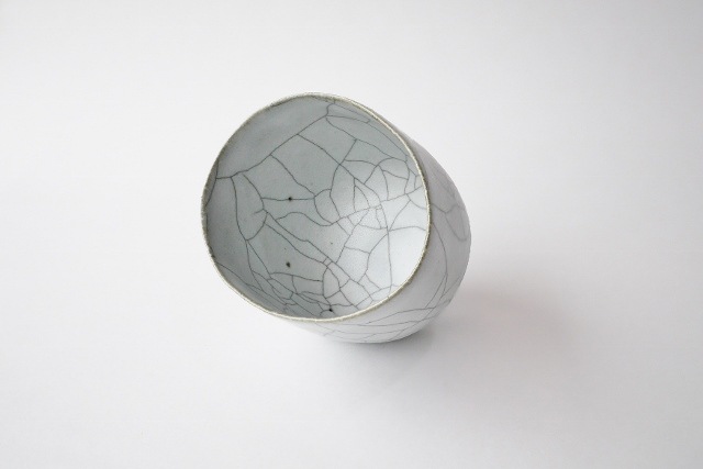 _田志保　炭入り楕円湯呑　H7cm