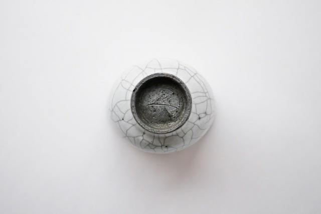 _田志保　炭入り楕円湯呑　H7cm