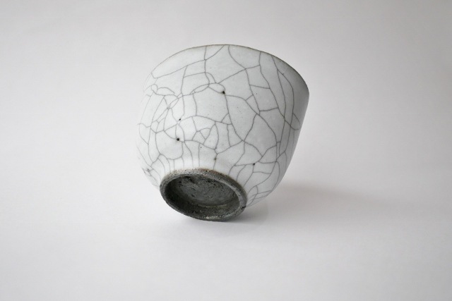 _田志保　炭入り楕円湯呑　H7cm