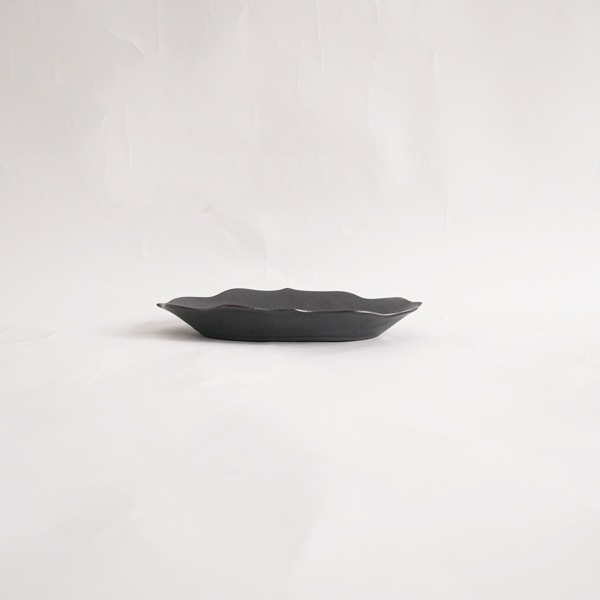 上國料正記　楕円小皿　黒　11.5×16.5ｃｍ　