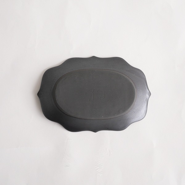 上國料正記　楕円小皿　黒　11.5×16.5ｃｍ　