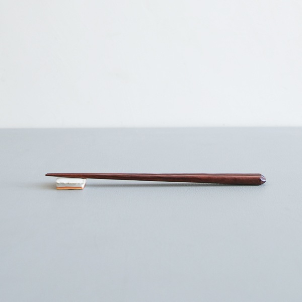 黒木泰等　白釉ギザギザ箸置　H1cm