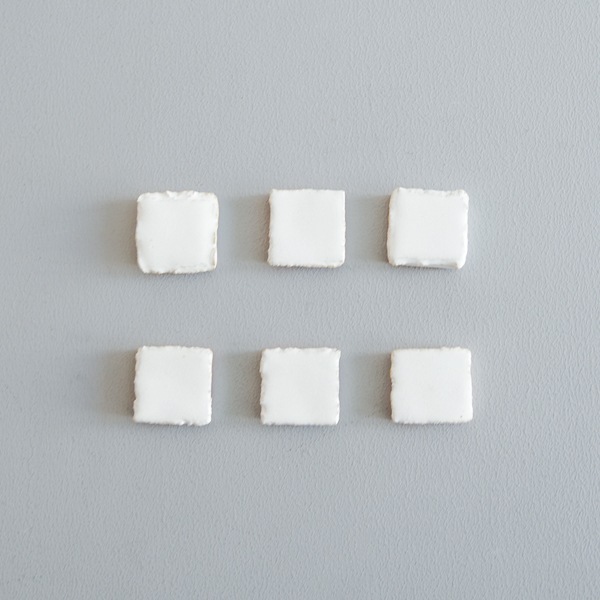 黒木泰等　白釉ギザギザ箸置　H1cm