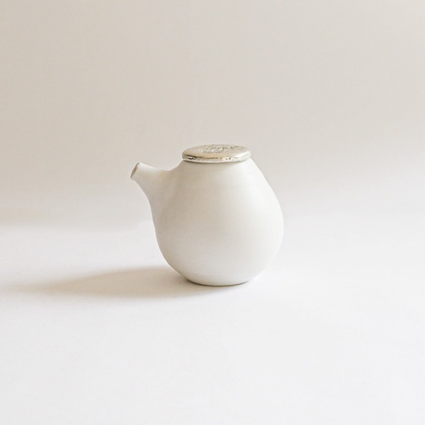 馬場勝文　白磁マットしょう油差　model 卵