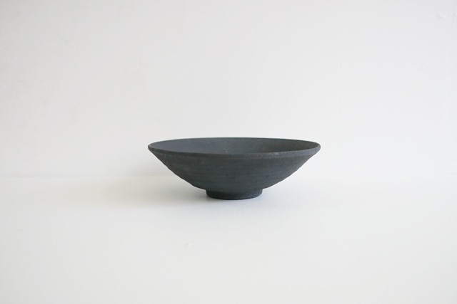 日高伸治　炭化7寸平鉢　Φ21cm