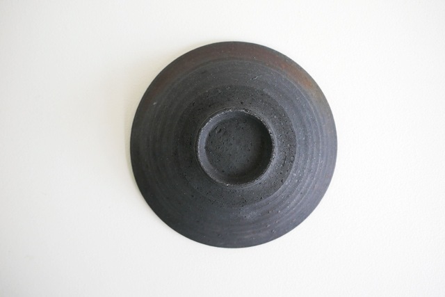 日高伸治　炭化7寸平鉢　Φ21cm