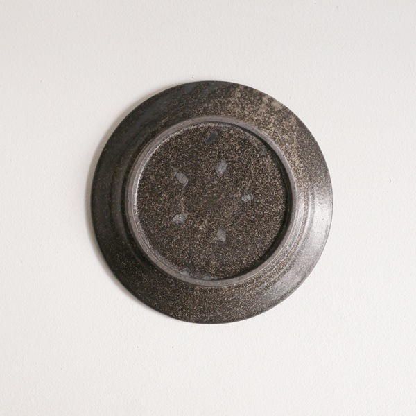 日高伸治　炭化灰泥7寸リム皿　Φ21ｃｍ