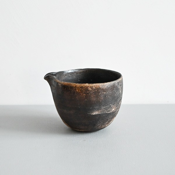 石原祥充｜黒サビ片口　H8㎝