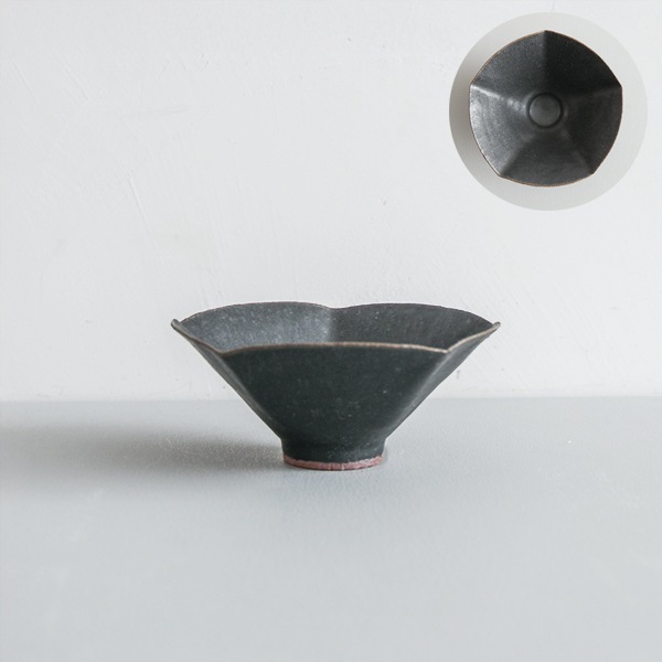黒木泰等　　黒滴釉朝顔小鉢　14×14ｃｍ