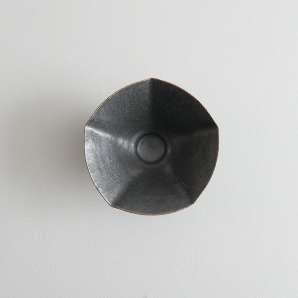 黒木泰等　　黒滴釉朝顔小鉢　14×14ｃｍ