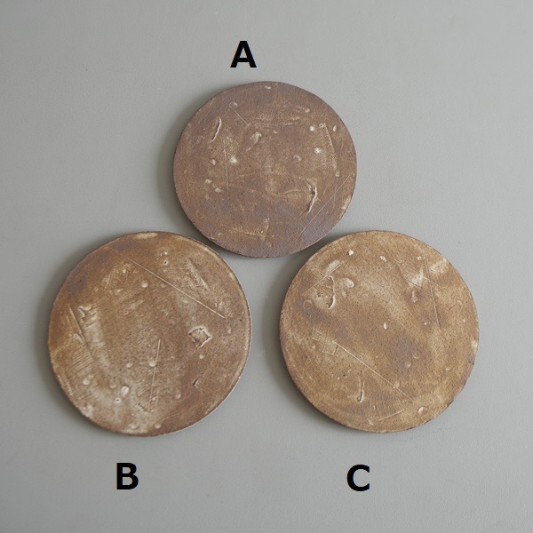 二階堂明弘　やきしめ丸皿小（茶）　　Φ16.5cm　H1cm